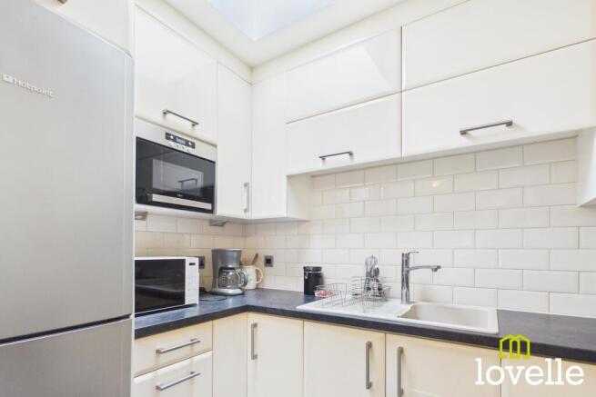 2 bed Flat for sale Image 7