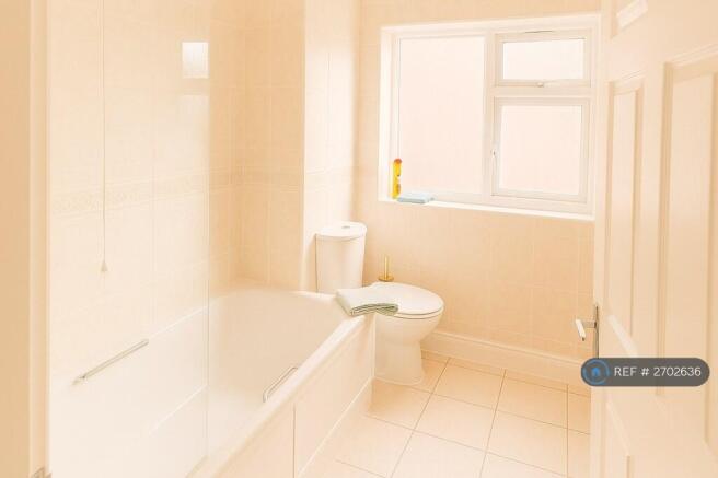 Family Bathroom Shared With Landlord Only 