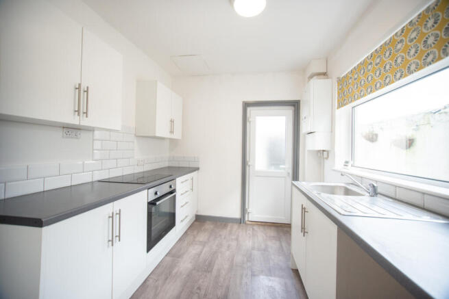 2 bed End of Terrace to rent Image 4