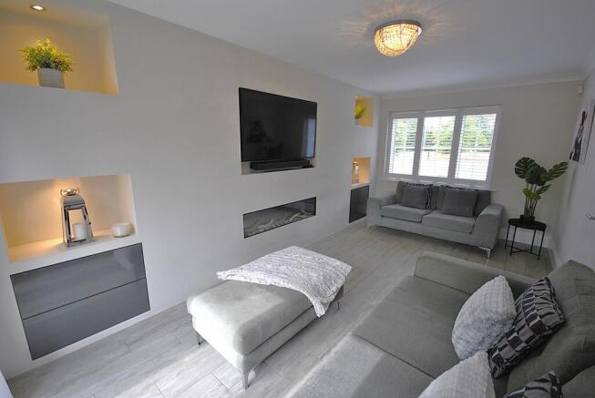 5 bed Detached for sale Image 12