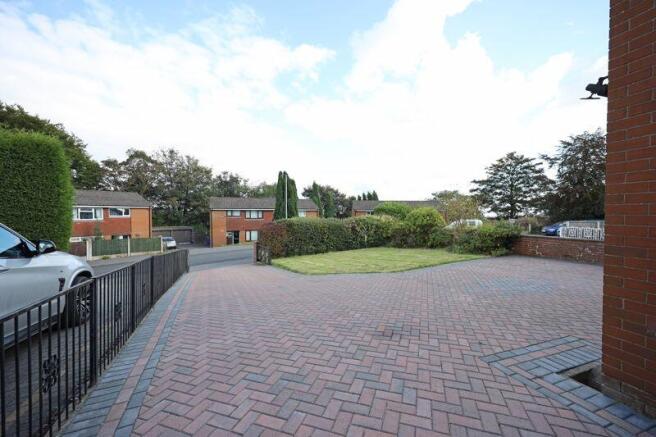 Front Garden/Driveway