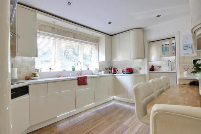 3 bed Detached for sale Image 9