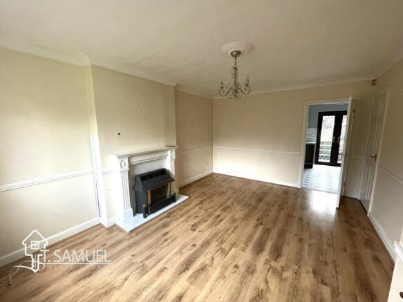 Living room 1.JPG