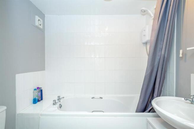 Bathroom 1.jpg