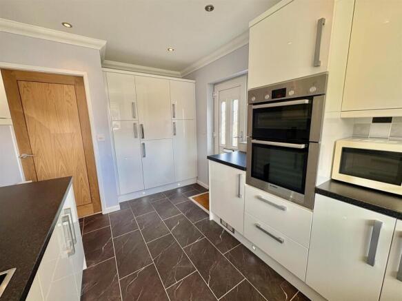 Crestfield Road, Elland photo 4