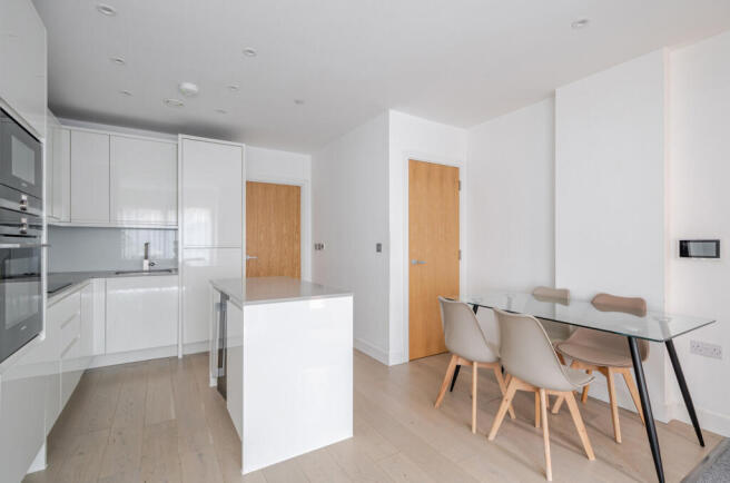 1403849-6-69734d4...