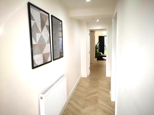 4 bed Town House to rent Image 4