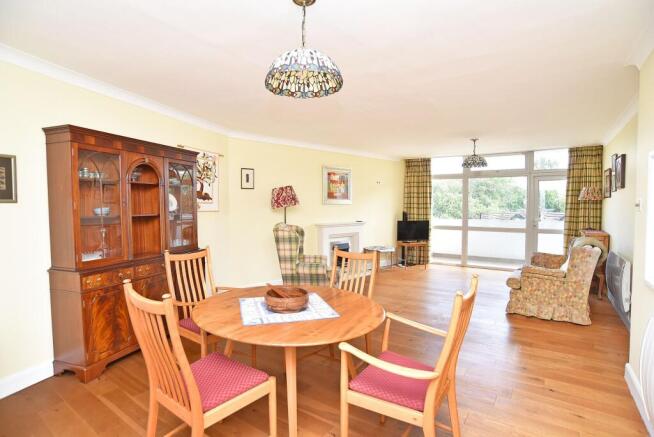 2 bed Flat for sale Image 12