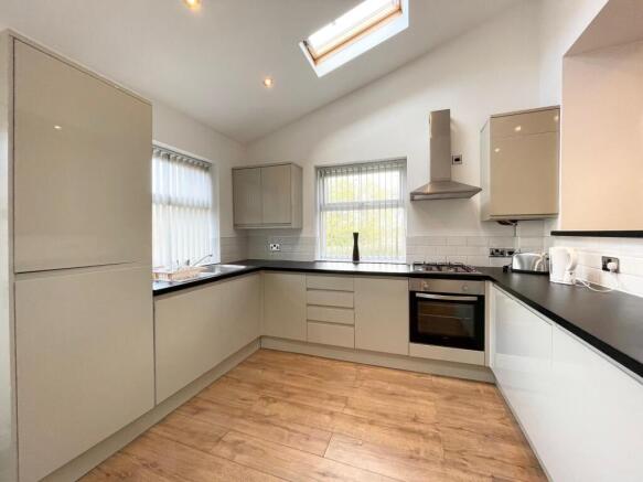 4 bed End of Terrace to rent Image 6