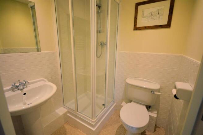 BED 5 ENSUITE.jpg