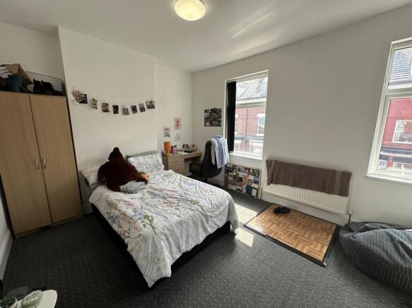 56lr.bed4.JPG