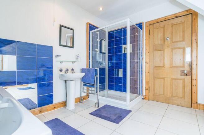 Family Bathroom B