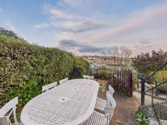 4 bed Town House for sale Image 6
