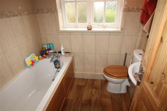 FAMILY BATHROOM