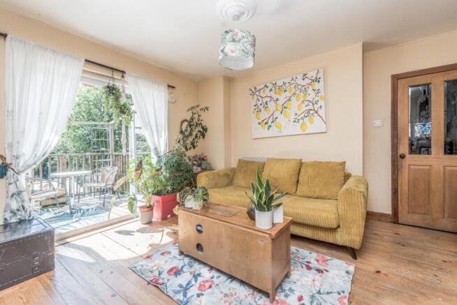 3 bed Semi-Detached for sale Image 6