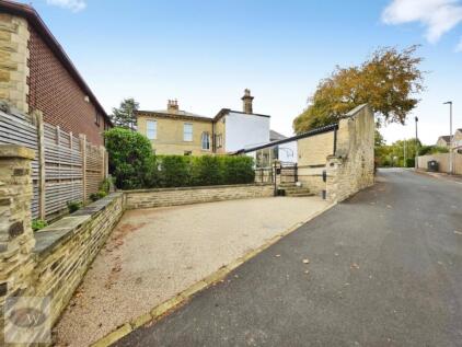 Kirklands Villas, Kirklands Lane, Baildon, BD17 6HJ