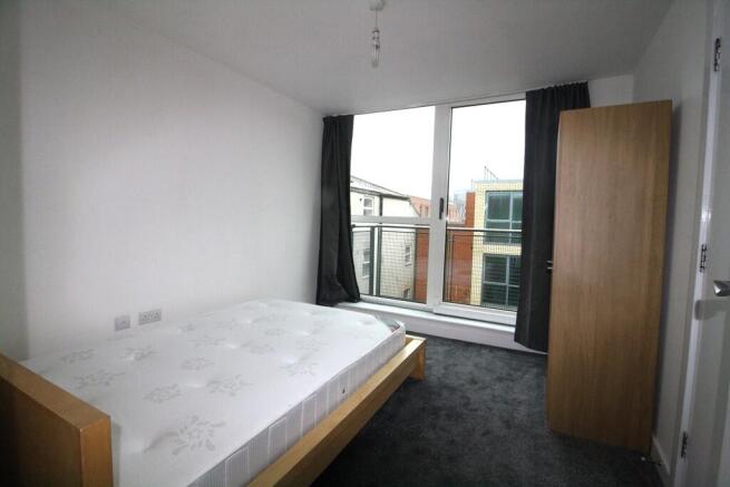 2 bed Apartment to rent Image 4