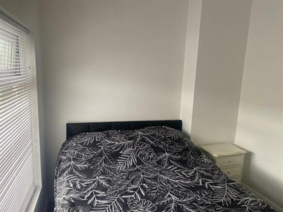 SIDE BEDROOM 2