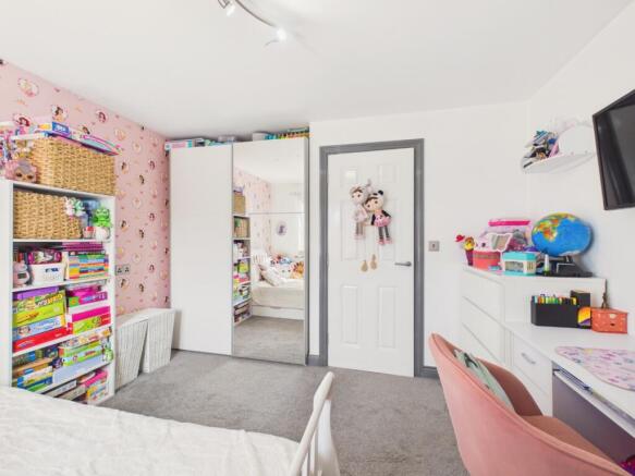 3 bed Terraced for sale Image 11