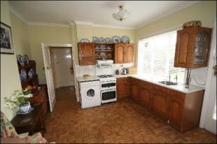 Kitchen Photo 1