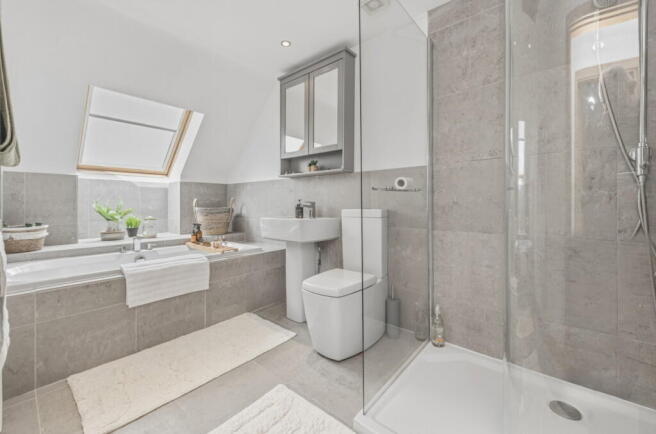 5 bed Detached for sale Image 12