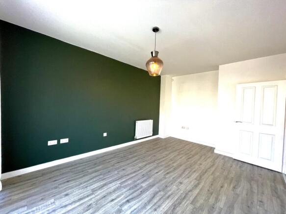 3 bed Semi-Detached to rent Image 5