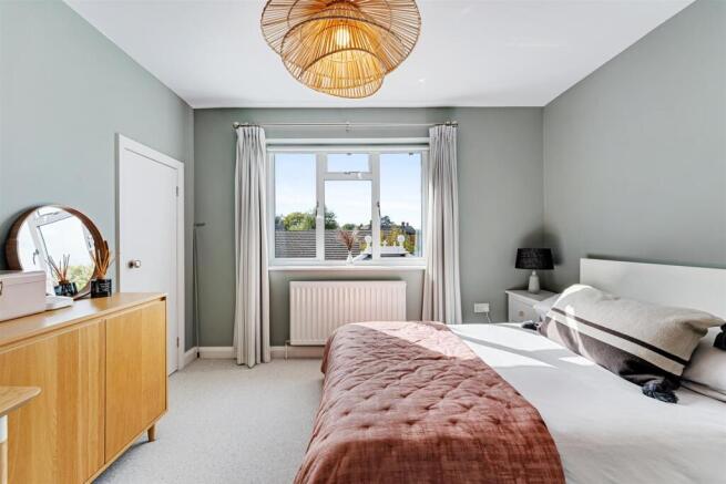 4 Fairbourne Drive-12.jpg