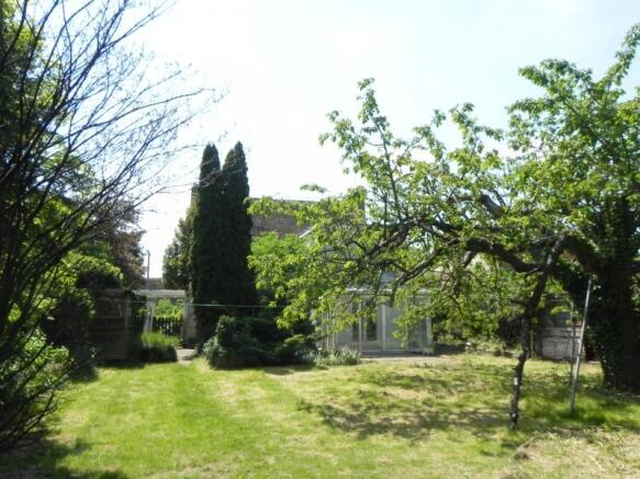 https://s3-eu-west-1.amazonaws.com/propertylab/allanmorris/property-images/standard/3587_Whitehaven - Rear Elevation & Garden.JPG