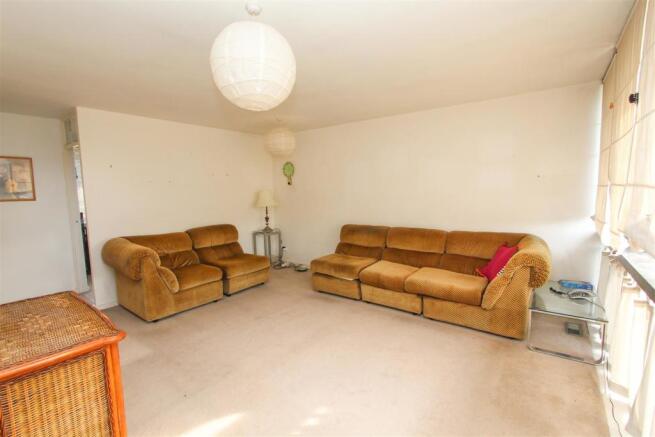 Lounge 2.jpg