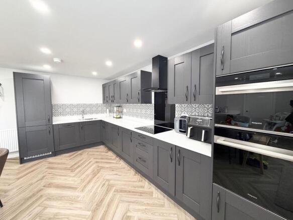 4 bed Detached for sale Image 7