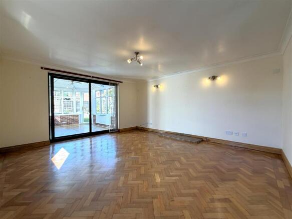 Clement Avenue, Balderton, Newark photo 4