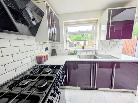 3 bed Semi-Detached for sale Image 12