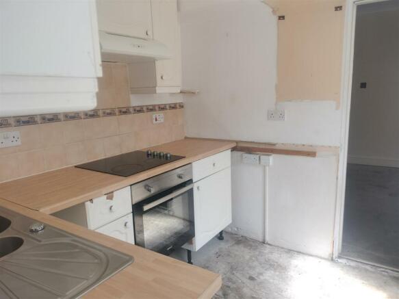 58 De Winton kitchen.jpg