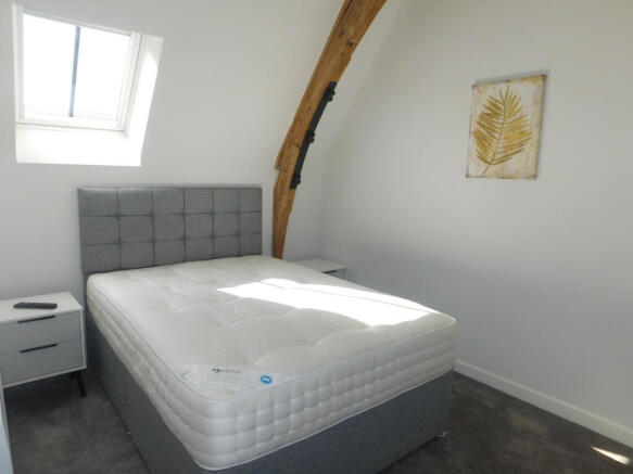 2 bed Apartment to rent Image 4