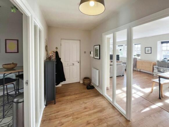 2 bed Apartment for sale Image 6