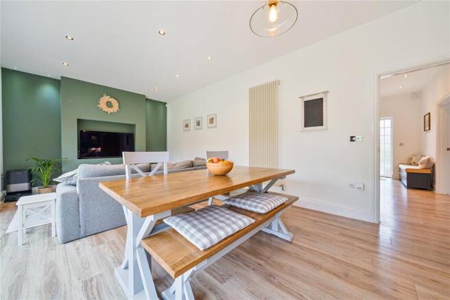 5 bed Detached for sale Image 5