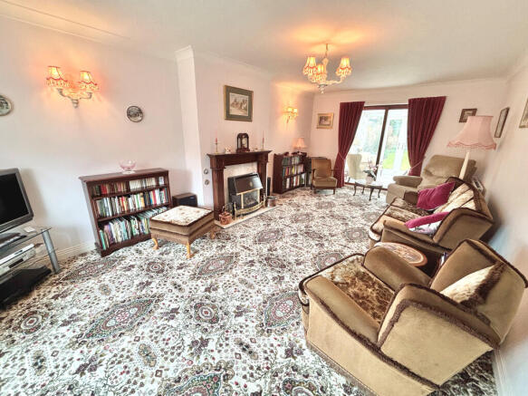 4 bed Detached for sale Image 5