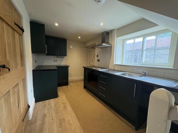 1 bed Semi-Detached to rent Image 8