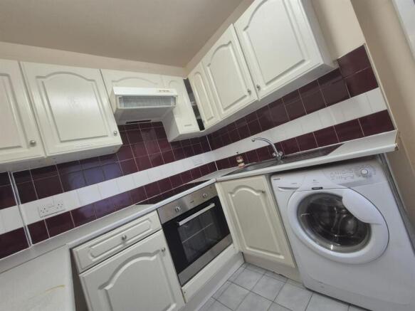 4 bed Flat to rent Image 9