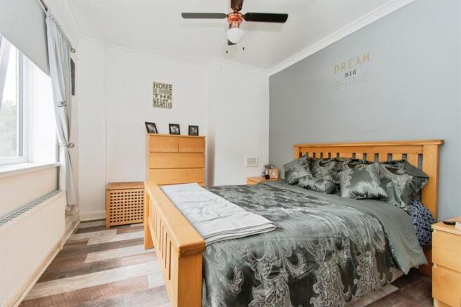3 bed Semi-Detached for sale Image 12