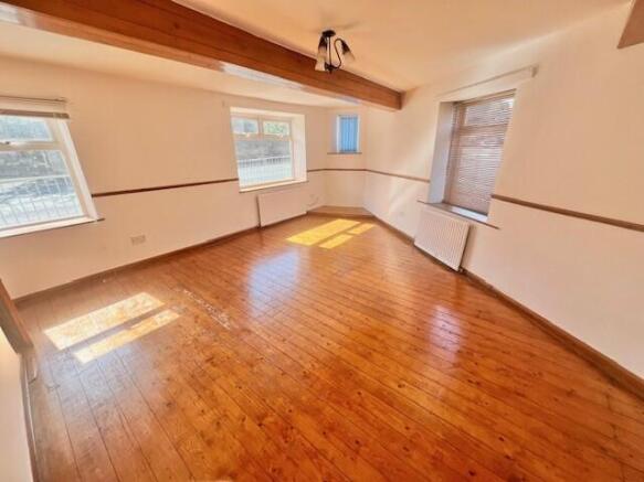 3 bed House to rent Image 5
