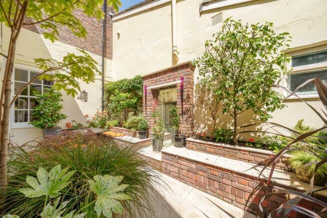 Courtyard garden