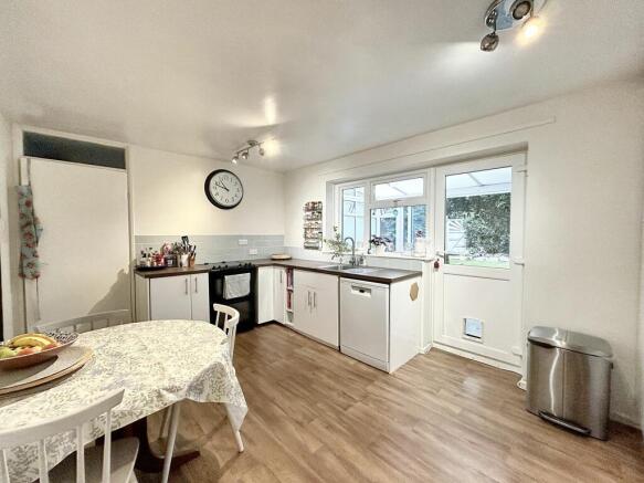 KITCHEN/DINING ROOM