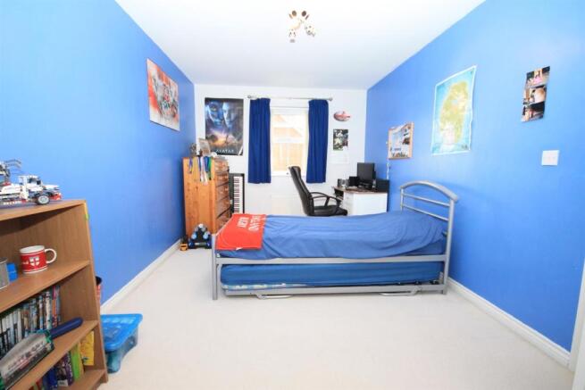 BEDROOM 2