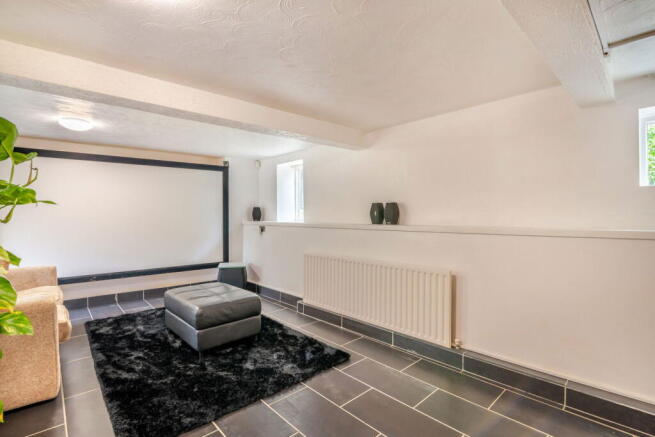5 bed Detached for sale Image 12