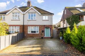 22, Buckhurst Way, East Grinstead RH19 2AF