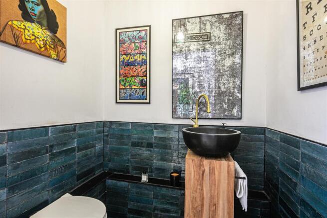 5 bed Terraced for sale Image 12