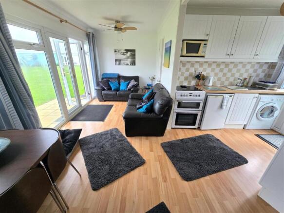 Lounge/Kitchen