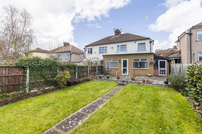 Goodwood Avenue, Hornchurch RM12 6DD photo 4