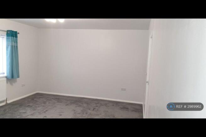 3 bed Terraced to rent Image 4